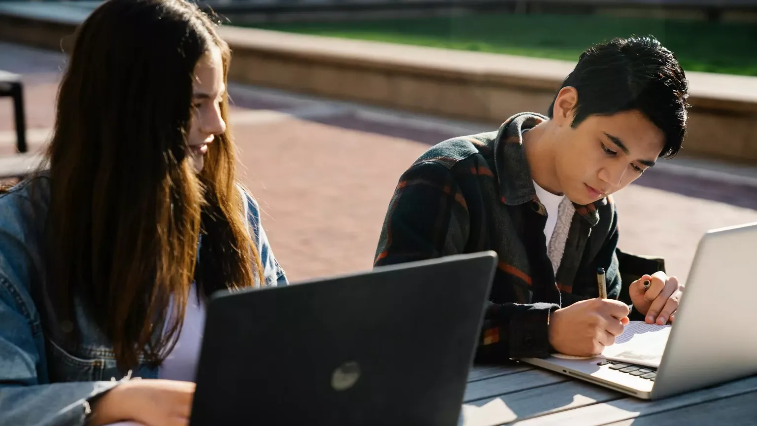 Talabalar imtihon savollarini Gemini yordamida bashorat qilmoqda. Bu ish beryapti