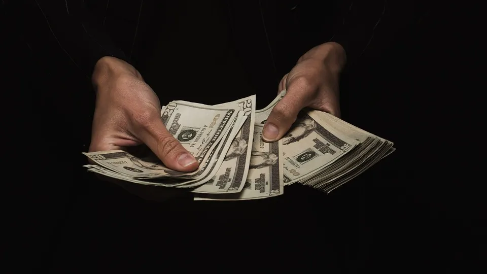 O‘zbekistonda dollar kursi pasayishda davom etmoqda