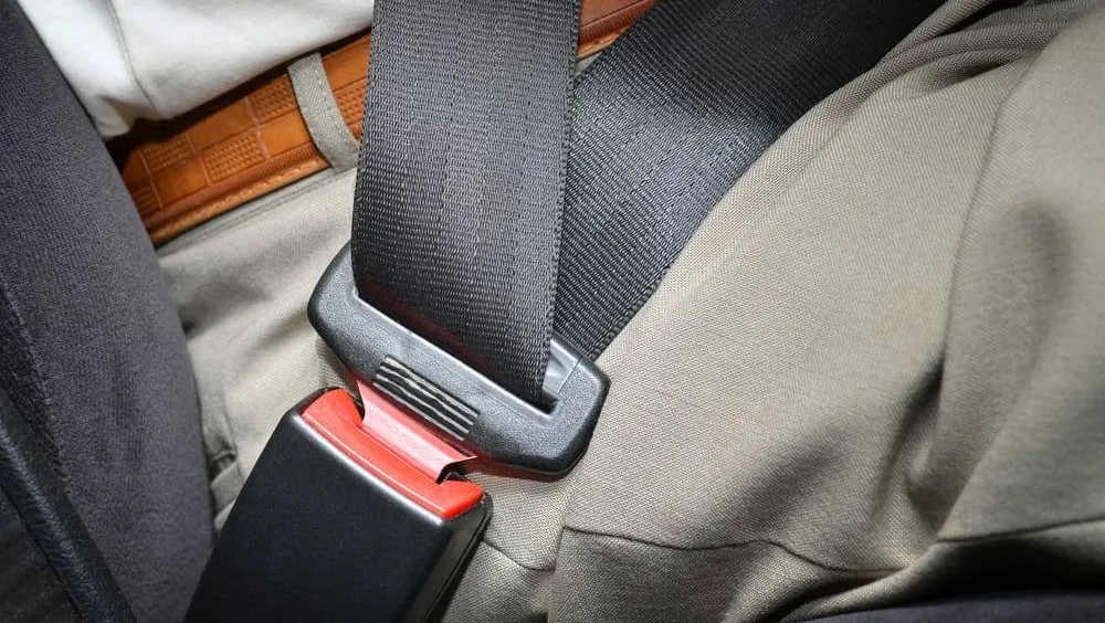 O‘zbekistonda kimlar avtomobilda xavfsizlik kamarini taqishdan ozod etiladi?