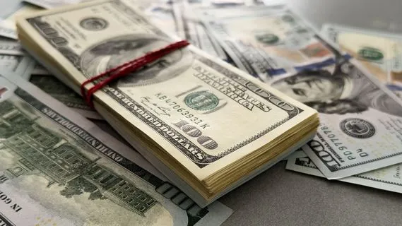 O‘zbekistonda 6-fevral kuni 100 dollar kursi qancha bo‘ladi?