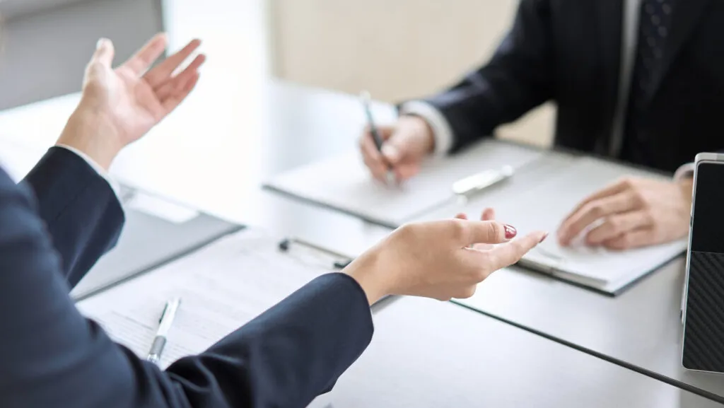 Endi davlat ishiga kirishda suhbat savollari oldindan e’lon qilinadi